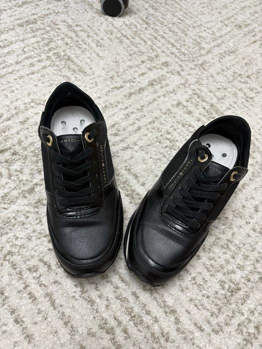 Vand adidasi tommy hilfiger, marimea 38
