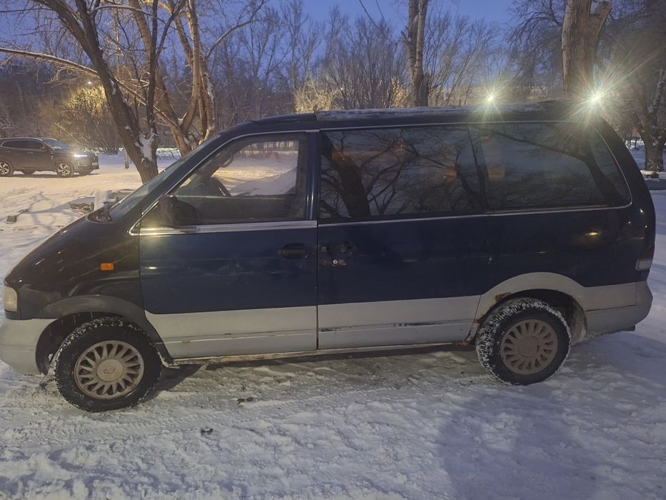 Продам Nissan largo