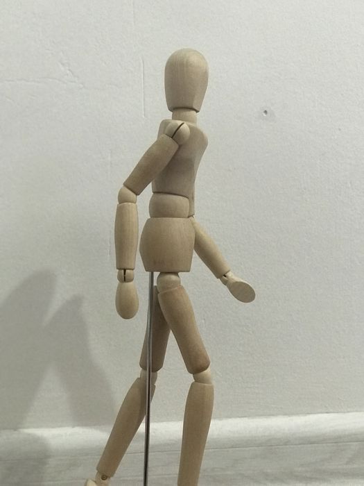 Деревянная фигурка