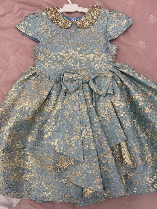 Продам нарядное платье для девочки