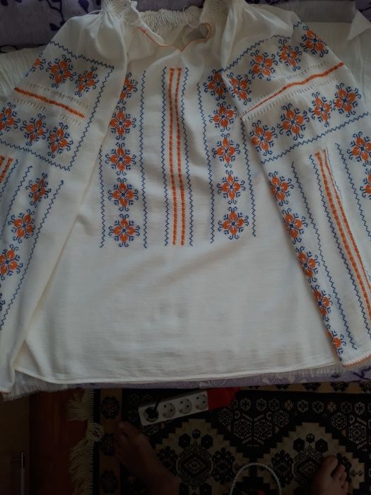 Ie Traditional Romaneasca