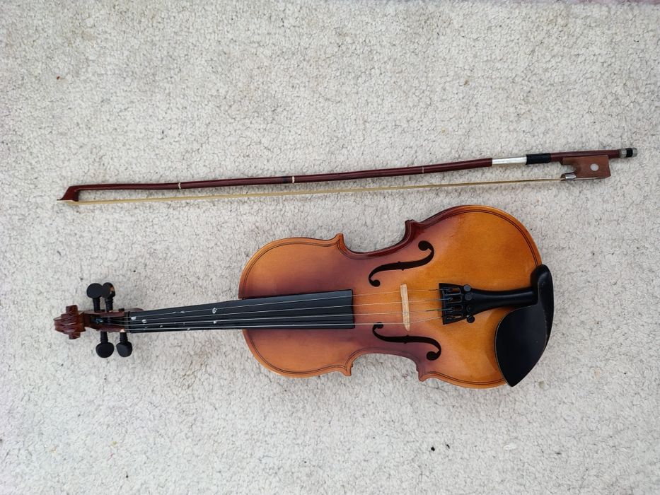 Продам скрипку в хорошем состояние