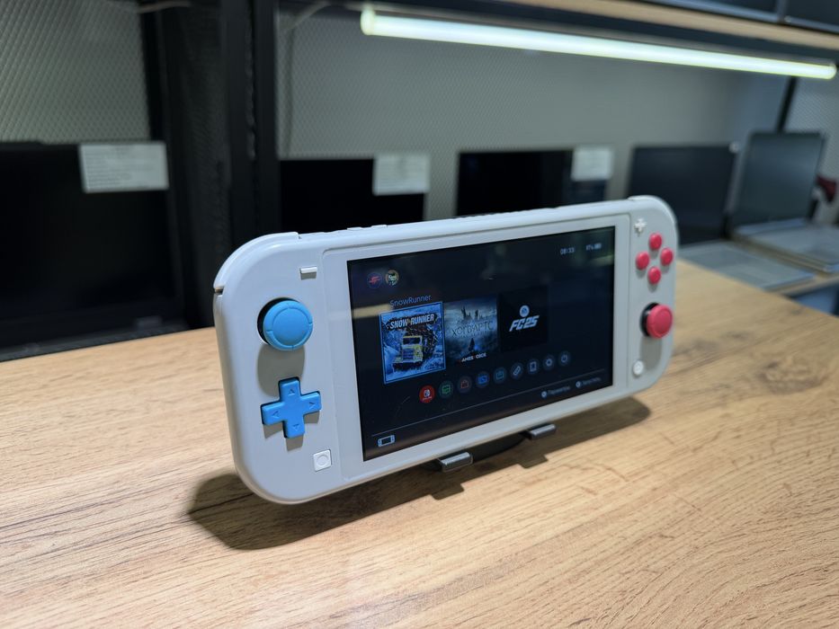 Приставка Nintendo Switch Lite, прошитая, с чехлом, 2117/А10
