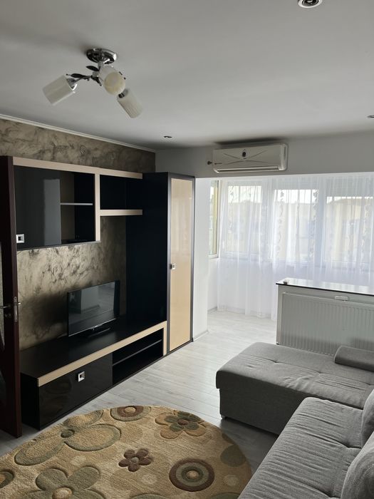 Inchiriez apartament