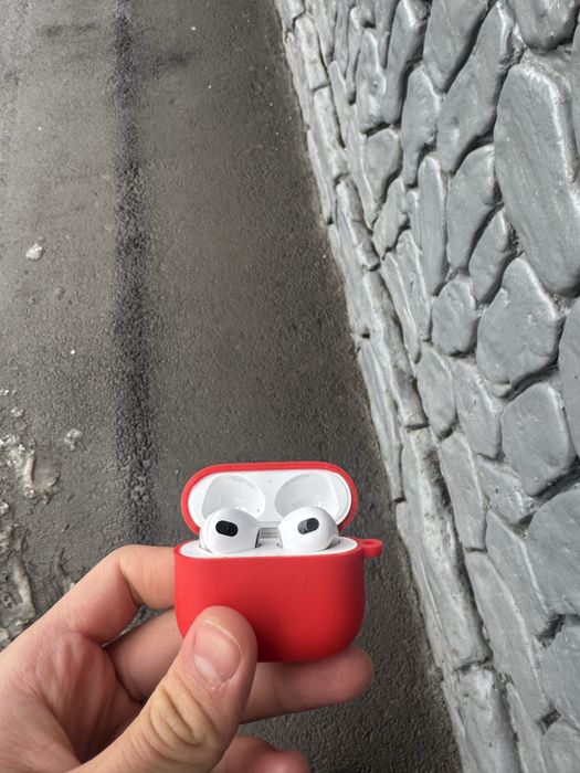 Продам AirPods 3 в отличном состоянии