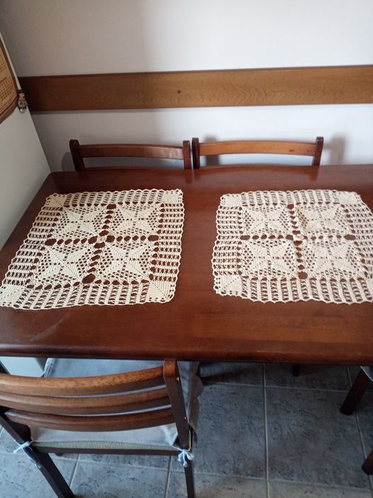 Дантела плетена на една кука.