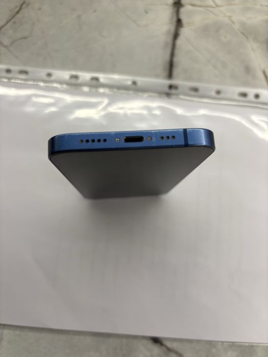iPhone 13.