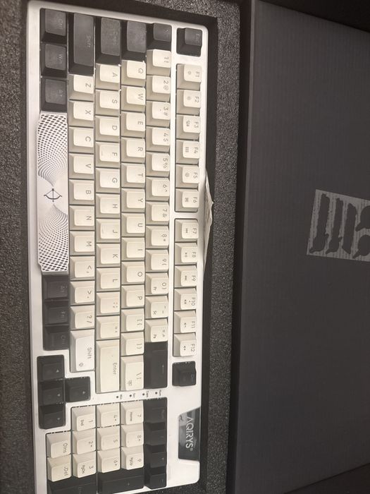 Tastatura Aqirys Adara slab utilizată fara perie