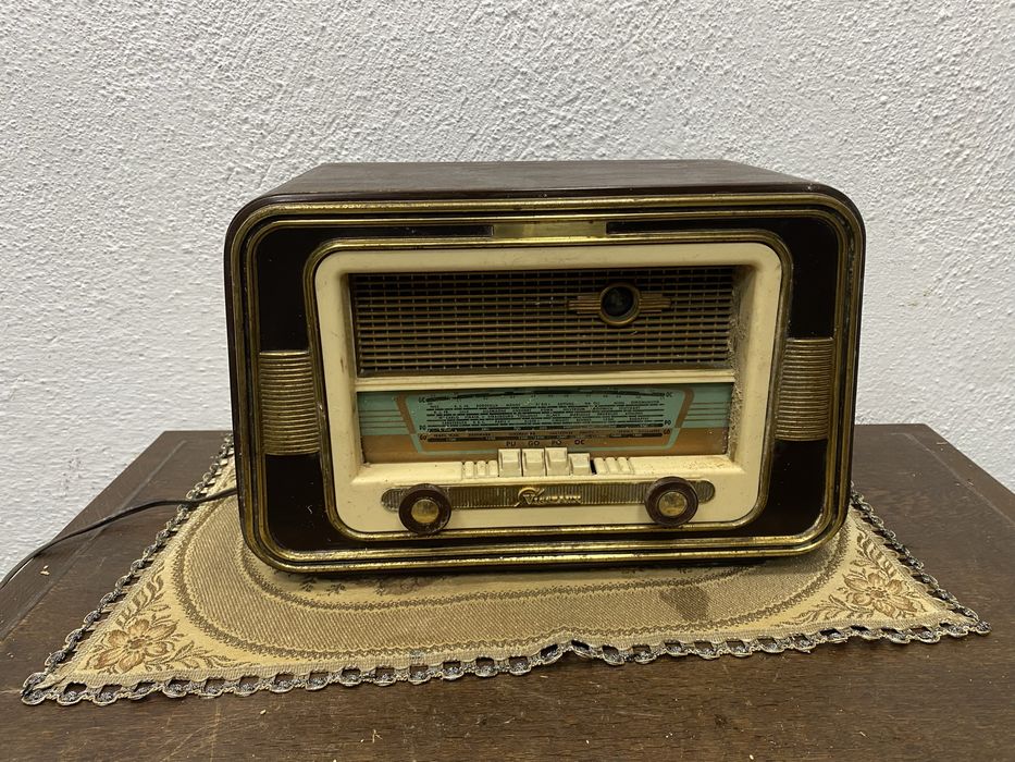 Ретро радио от франция