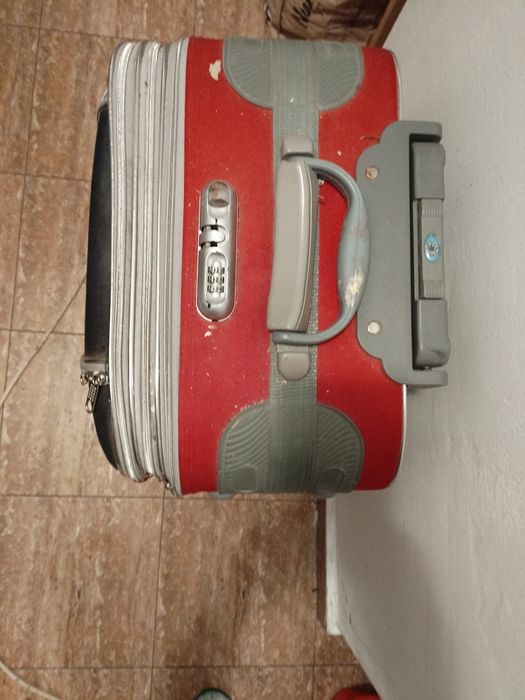 De   vânzare. Geamantan.