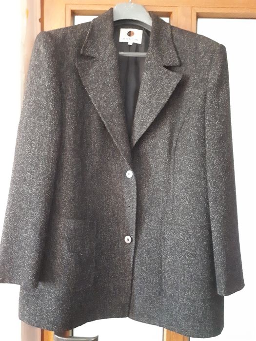 Vand sacouri dama in stare f buna