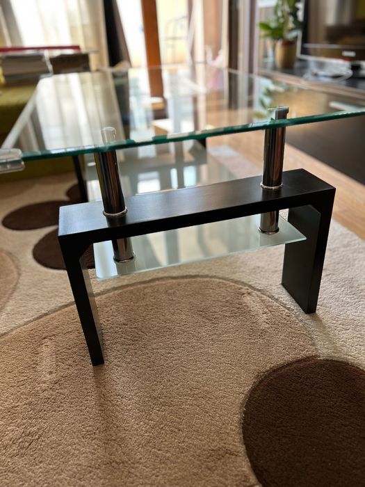 Стъклена холна маса