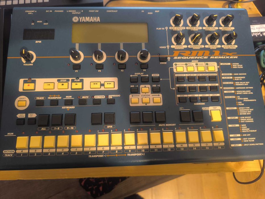 Set Groovebox-uri Vintage: Roland MC-505, MC-303, RA-95 & Yamaha RM1X