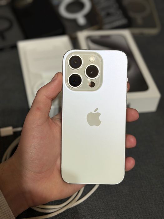 iPhone 15 Pro 128 GB / Отлично състояние / 11 калъфа подарък