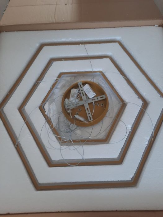 Продается люстра новая