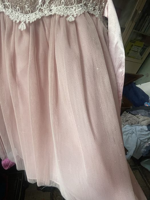 Платье для девочки 116 см и книги