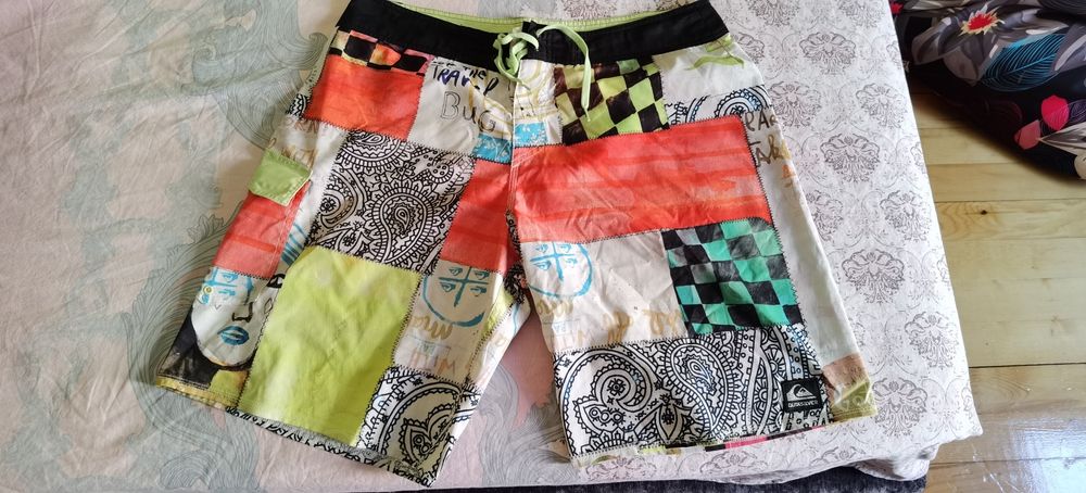 Продавам мъжки бански Quicksilver Adidas