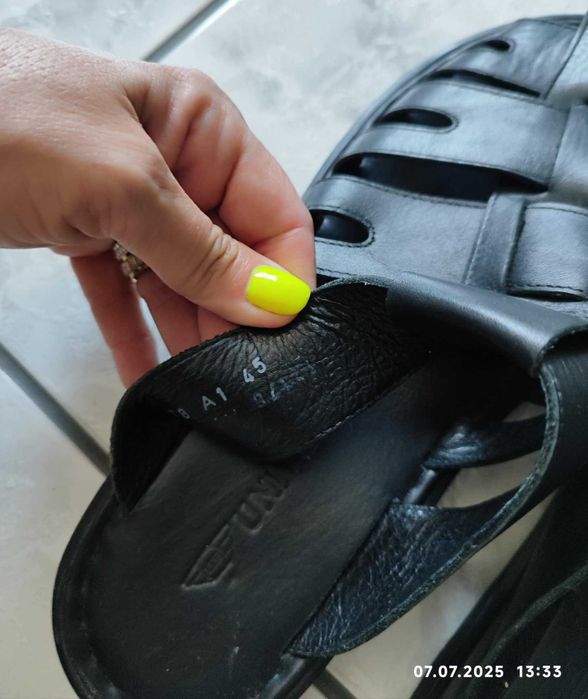 Продавам мъжки чехли от естествена кожа