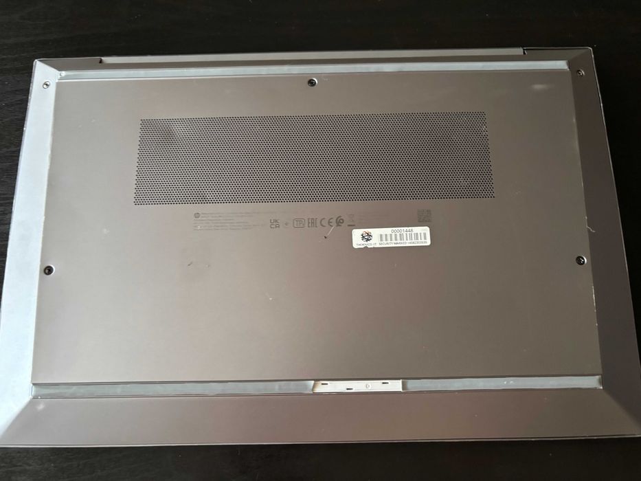 HP ZBook Firefly 14 G8 i7-1165G7 16GB RAM DDR4 3200MHz 256GB SSD Nvidia T500 4GB BATERIE NOUĂ Windows 11 Tastatura Iluminata Incarcător