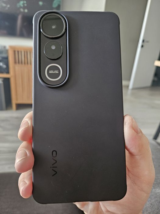 Продам новый телефон Vivo v50 lite