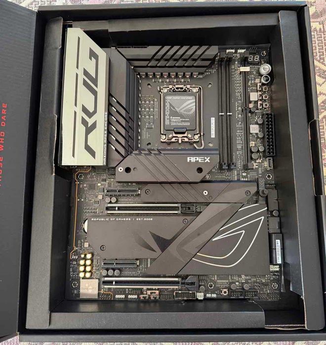 Дъно ASUS ROG Maximus Z790 Apex Encore