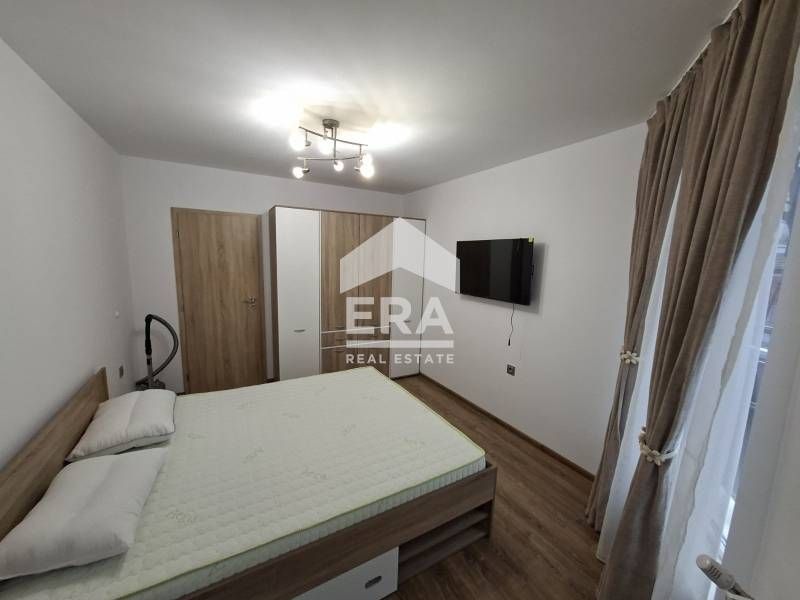 Дава се под наем Двустаен апартамент в Плевен, 9-ти квартал - 65 кв.м за 458.49 € - Снимка #2