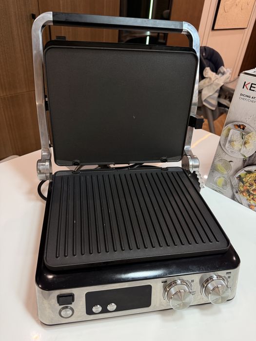 Грильница DeLonghi Multigrill 900 + подарок