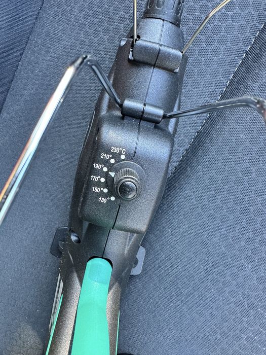 Pistol profesional cu batoane de silicon