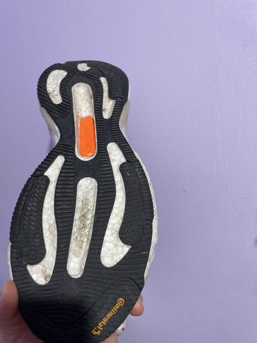 Adidas scrie marime 44 dar merge pt marimea 43