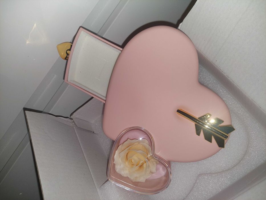 Cutie cadou cu trandafir nemuritor, cutie inima roz