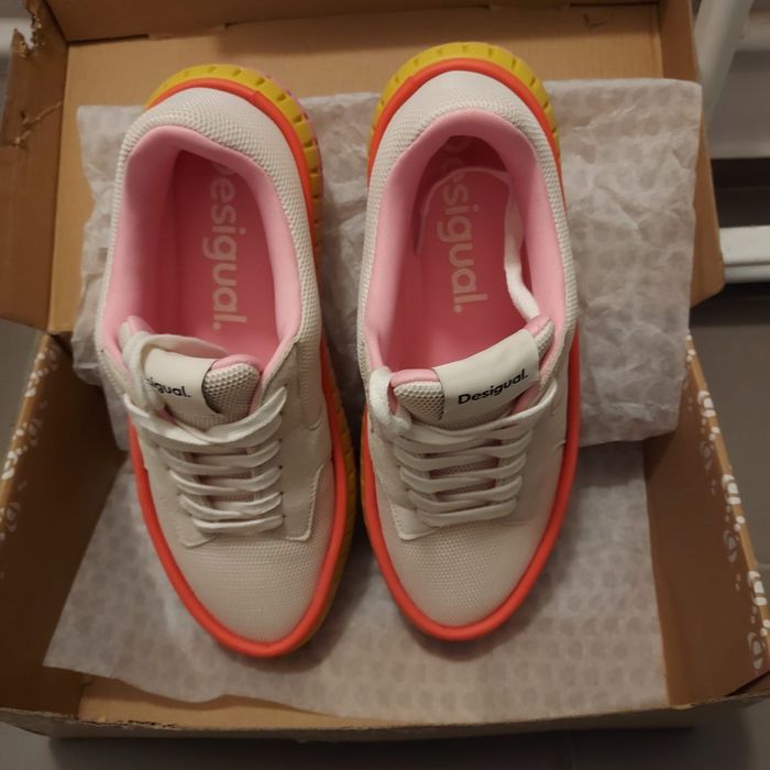 Designul adidas damă