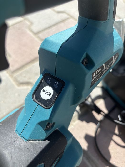 Vibrator beton makita VR004G