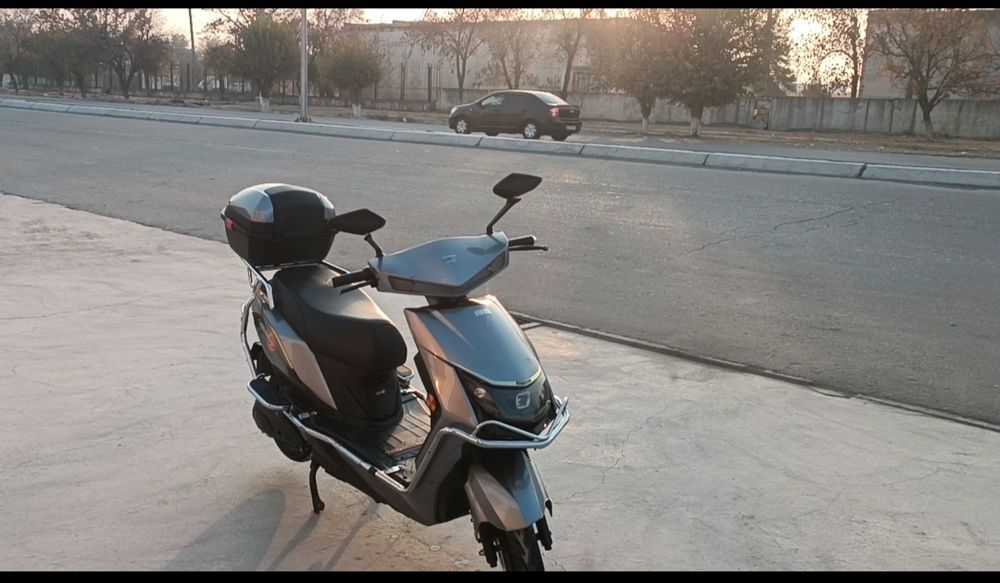 Skuter sotiladi 600$