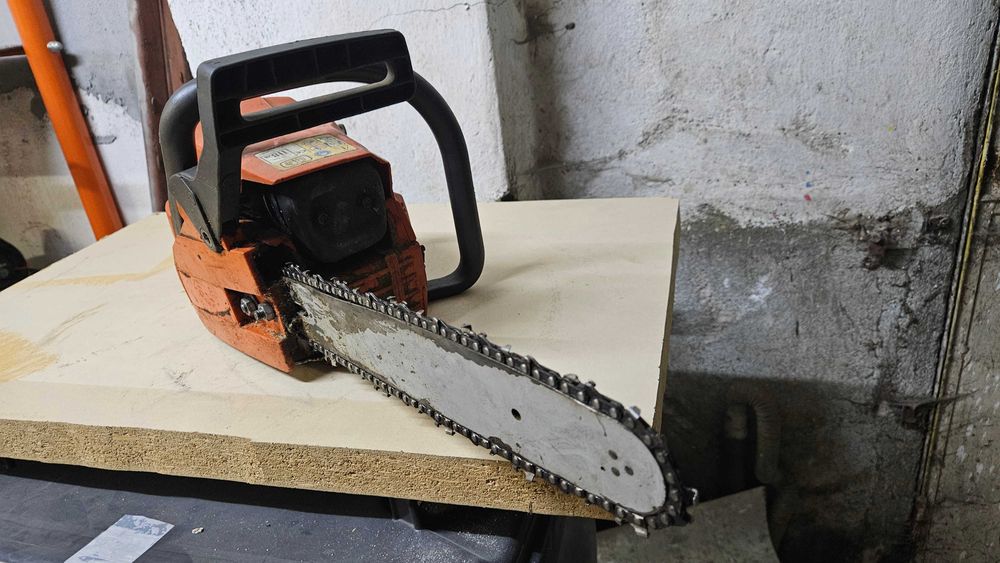 Drujba Husqvarna 136 pentru piese de schimb