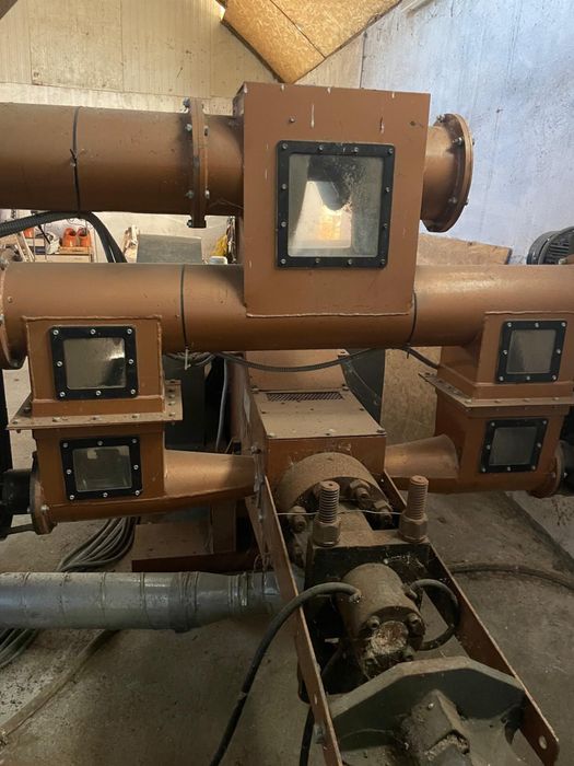Presa industriala brichetare rumegus si resturi vegetale