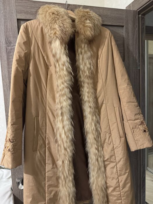 Женское утепленное пальто с мехом