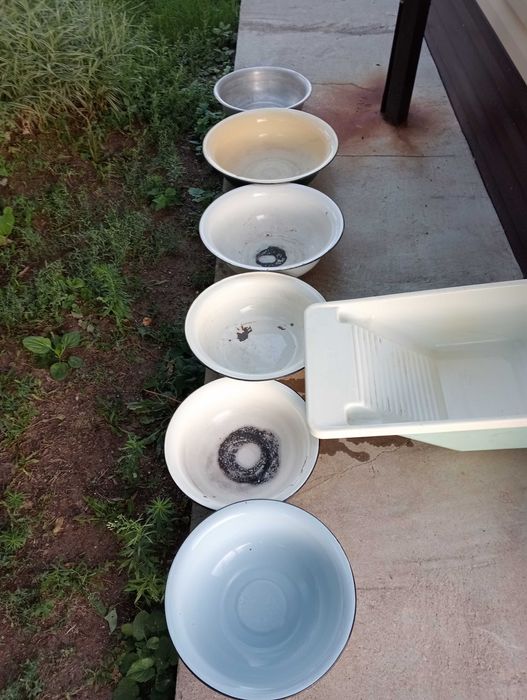 Продам тазы эмалированные