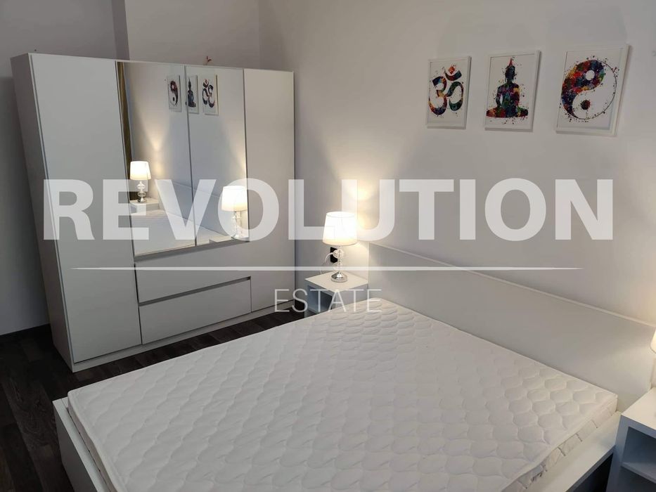 Дава се под наем Тристаен апартамент в Варна, Център - 100 кв.м за 698.19 € - Снимка #3