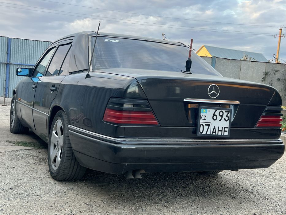 Мерседес бенц Е300 124