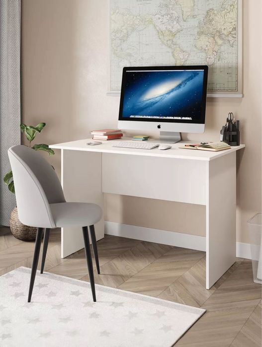 Письменный стол.