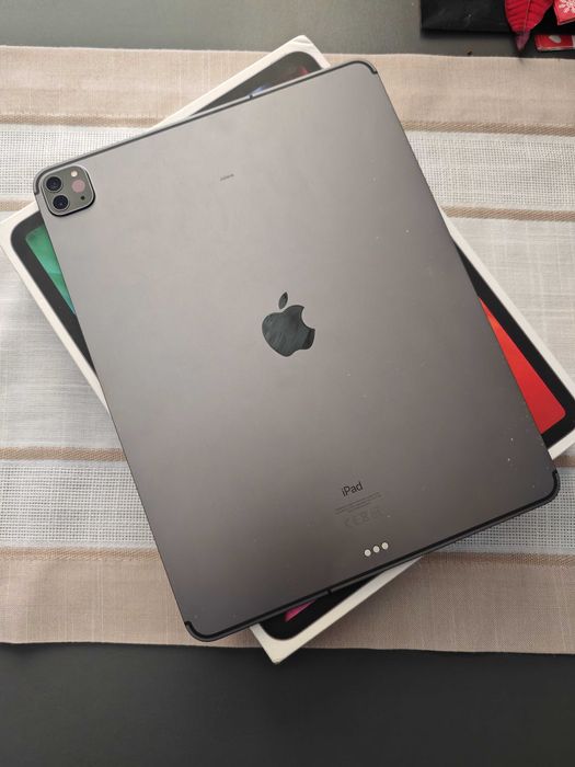 iPad Pro 12,9 inchi (generația a 4-a) Wi‐Fi + Cellular .