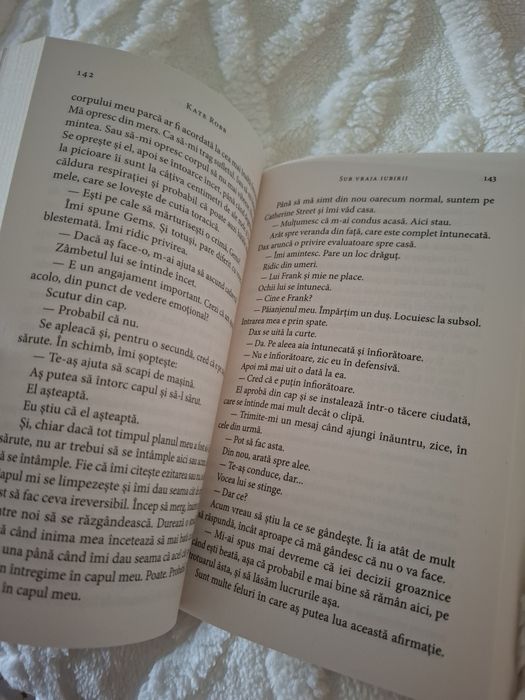 Carte Sub vraja iubirii - Kate Robb