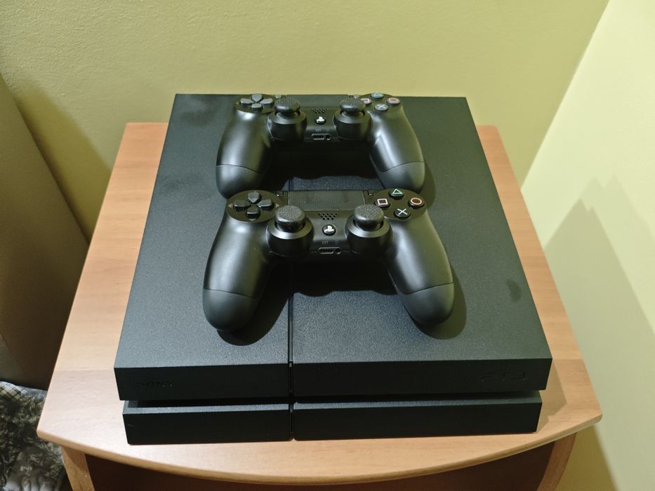 PlayStation 4+2 controllere