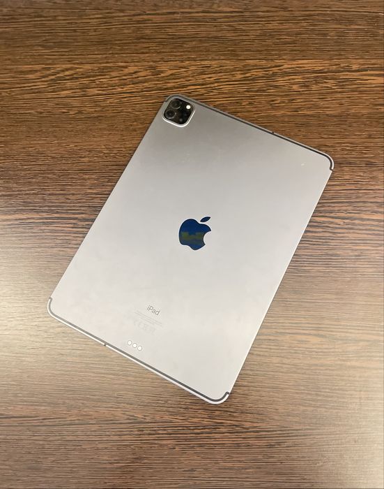 iPad Pro 11” 256GB + Magic Keyboard + Pencil 2 – folosit cu grijă