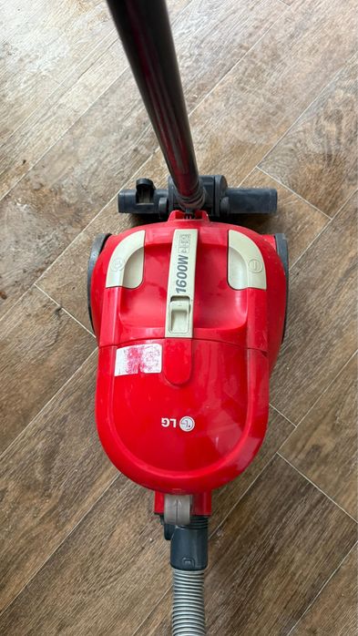 Продаю пылесос в отличном срстоянии