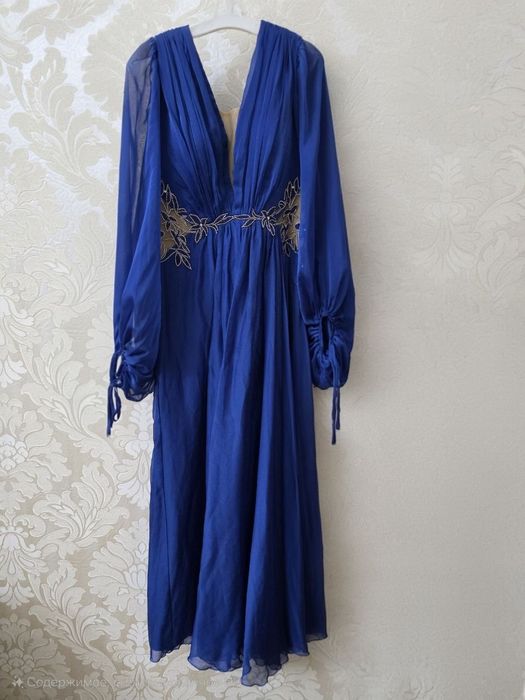 Элегантное платье в насыщенном синим цвете