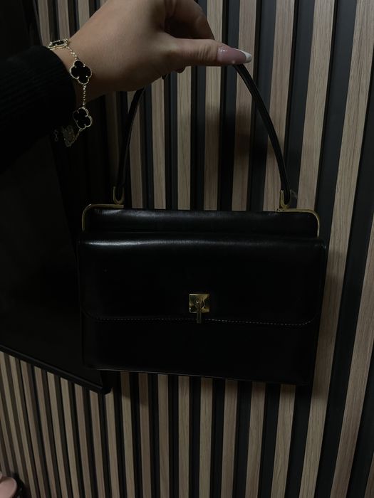 Разделям се с няколко чанти