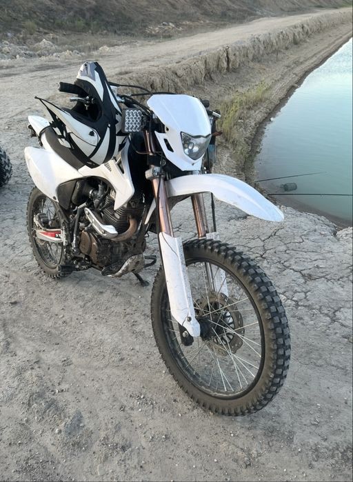 Продам эндуро 250 кубов