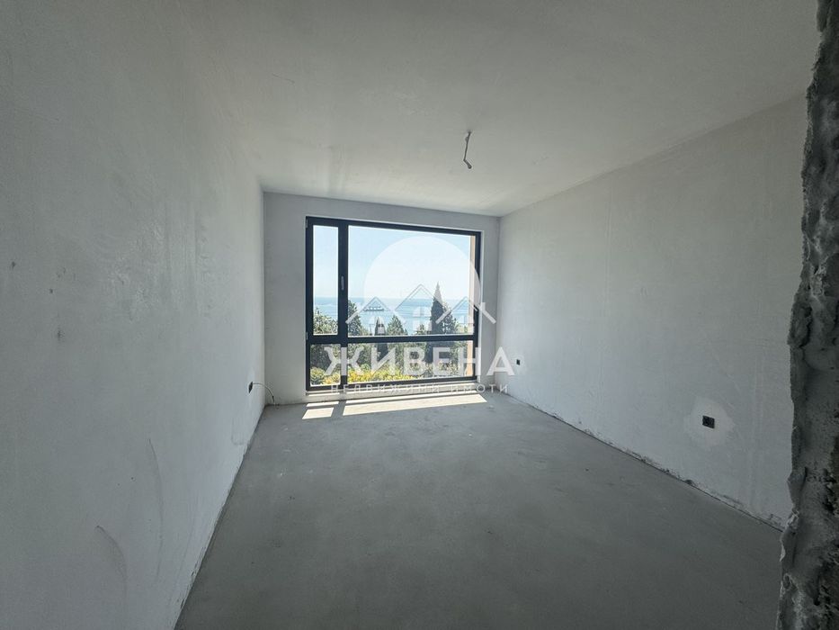 Продава 3-стаен апартамент, кв. Галата, плюс 2 паркоместа - снимка 6