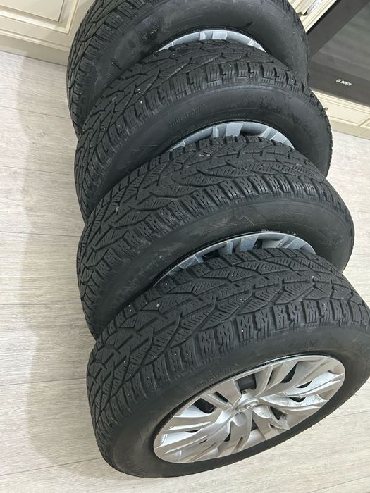 Продается шины TIGAR 215/60/16